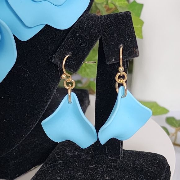 Boho Blue Multi Strand Petal Necklace Earrings Set New - Picture 6 of 7